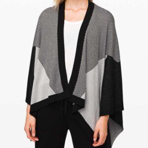 Lululemon Here for Serenity Wrap Black / White / Silver Drop